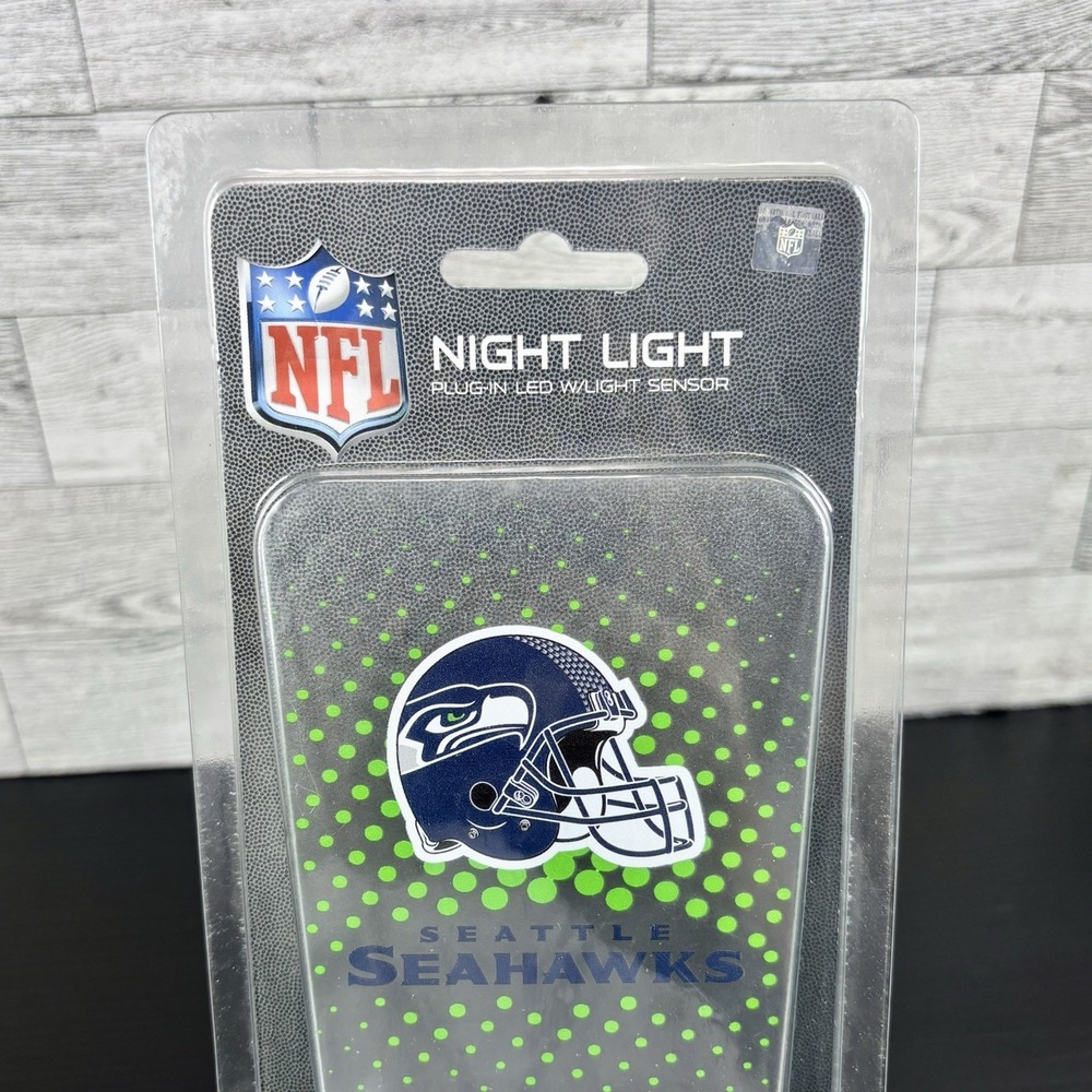 SEATTLE SEAHAWKS TEAM FROSTED NIGHT LIGHT PLUG-IN LED W/LIGHT SENSOR NEW - Picture 6 of 9